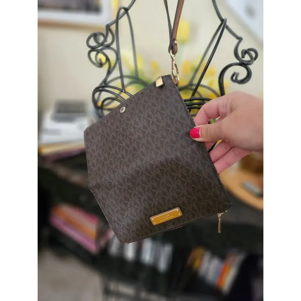 Michael Kors Jet Set Travel smartphone wallet